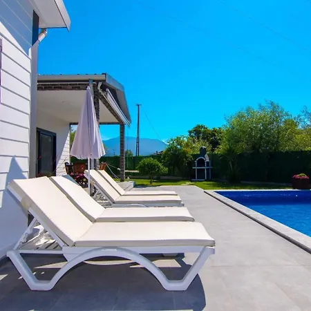 Villa Karata's 2 *
